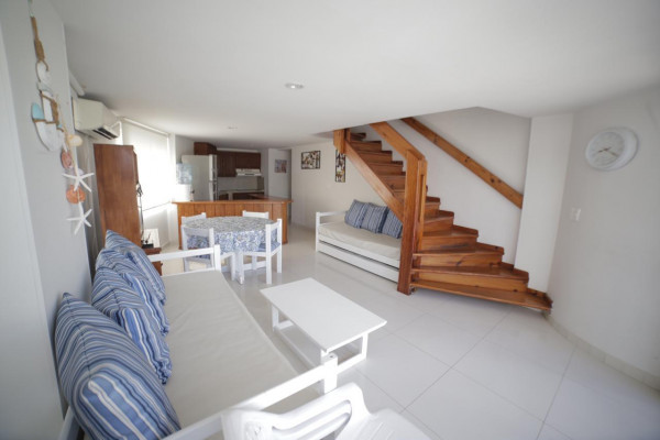 REF 08 Apartamento de dos habitaciones tipo duplex edificio Villa Del Mar